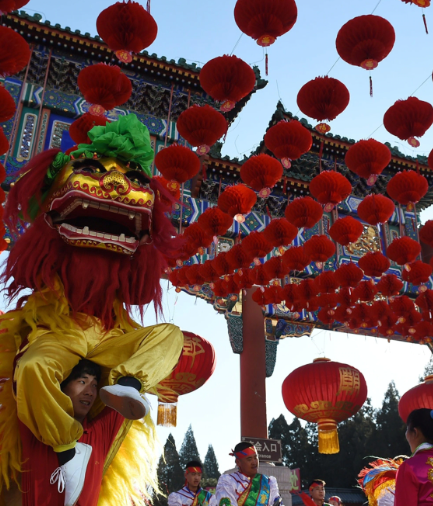 Paano ginagamit ang mga ilaw sa Chinese New Year?