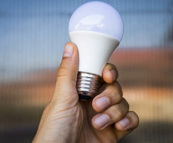 Paano Pumili ng LED Light Bulbs para sa iyong Tahanan